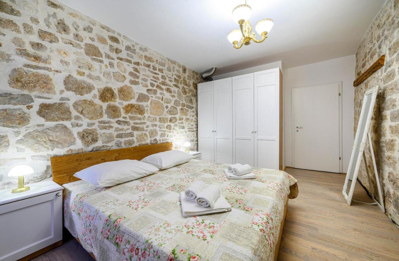 Apartments Festum Šibenik Exteriör bild